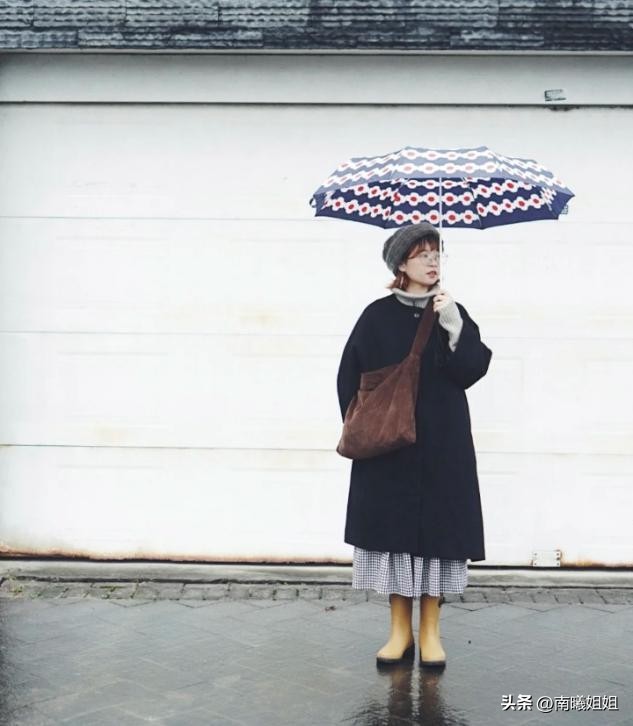 杨幂同款香奈儿雨靴,杨幂丁程鑫雨靴