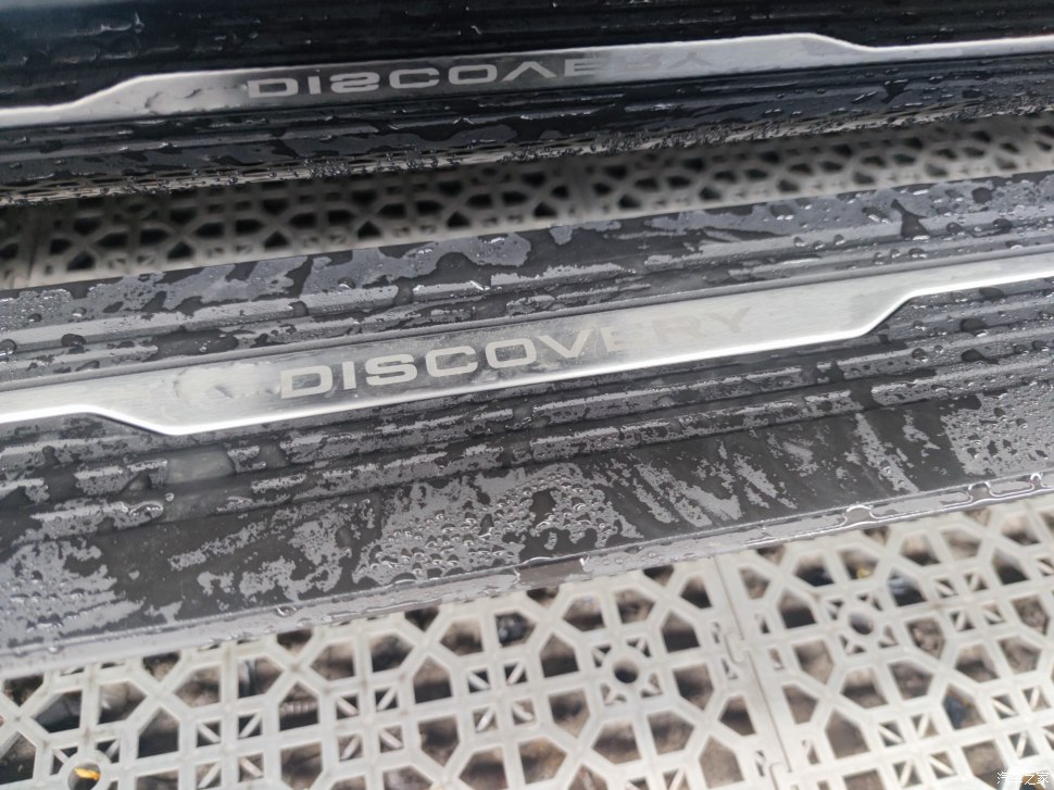 20款路虎发现5安装电动踏板,路虎发现5踏板改装过程