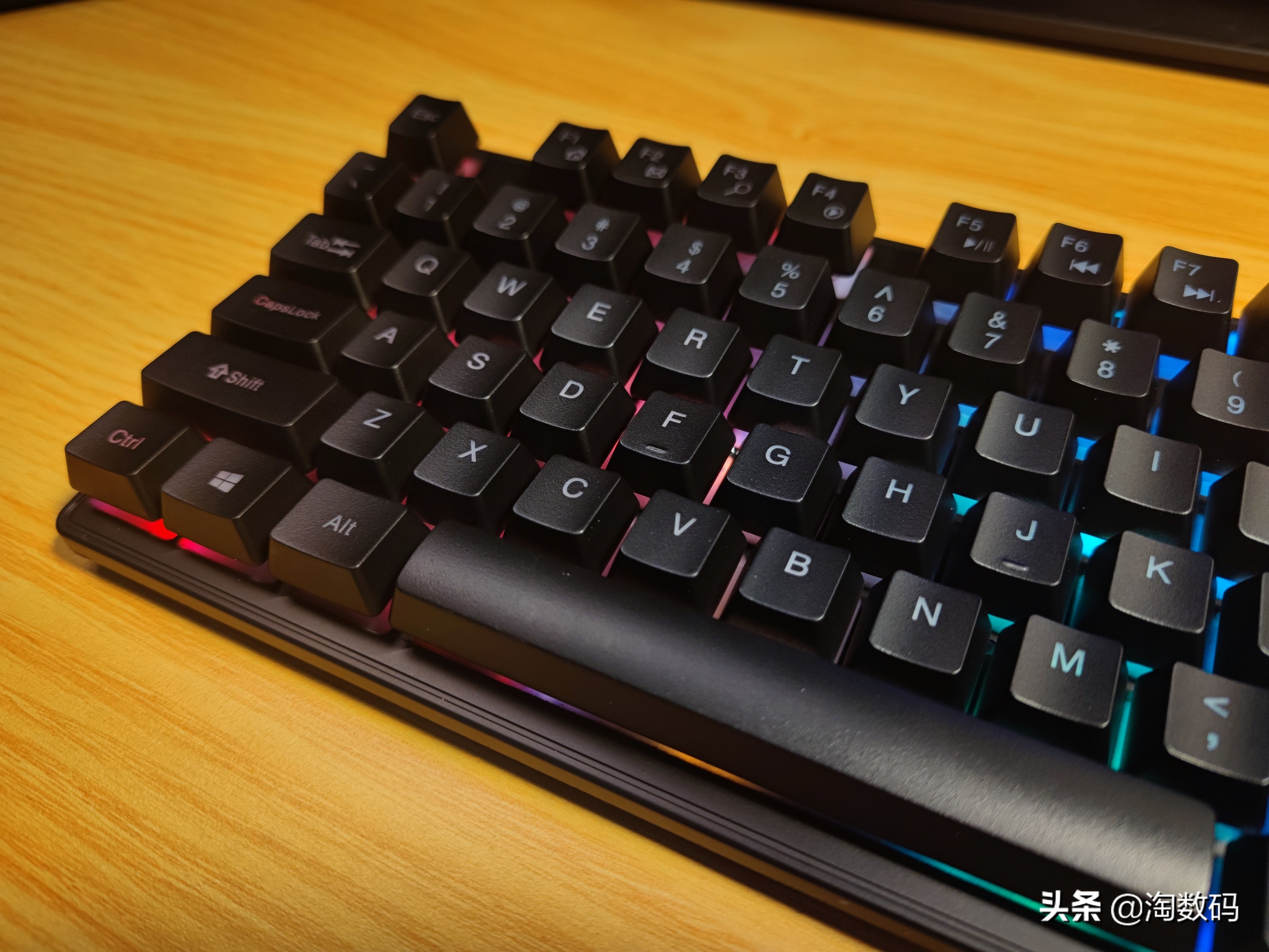 红轴游戏键盘推荐100以下,红轴游戏全键键盘推荐100元以内