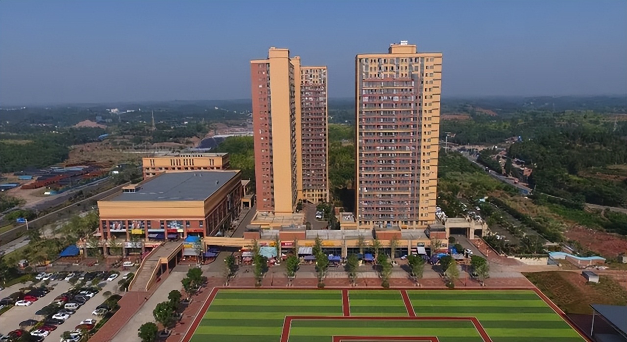 四川一高校送iphone,成都希望职业学校送iphone14吗