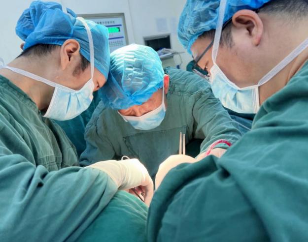 胸外科纵隔微创手术,胸腔镜下纵隔肿瘤切除术的介绍