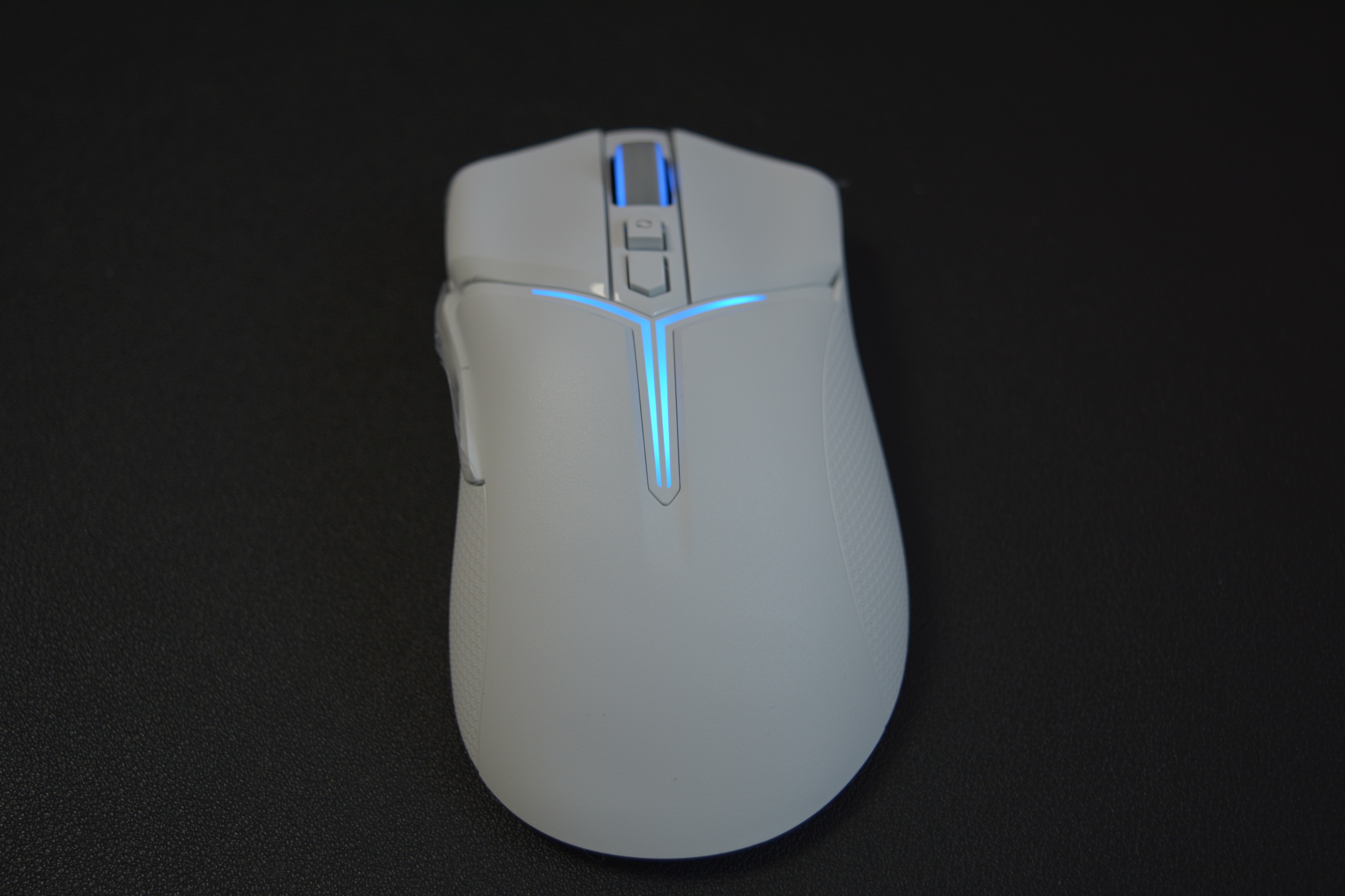 拯救者m7鼠标有线怎么用,拯救者m7鼠标和狗屁王一代比较