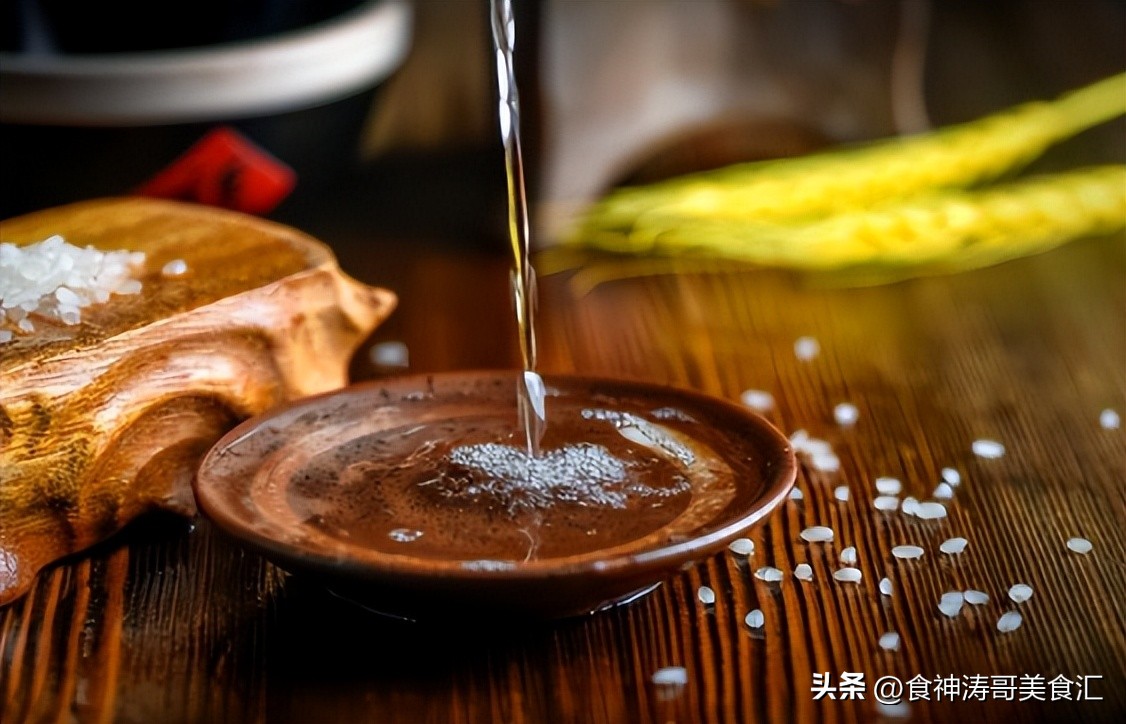 酒瓶上有这三个标记千万别买,酒瓶上绿标和红标有什么区别