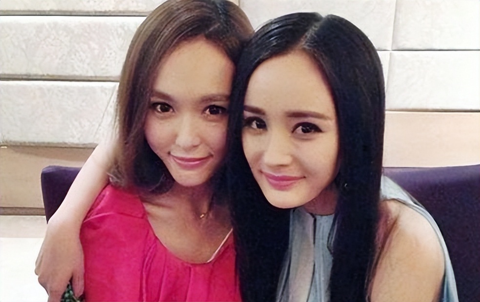 “花钱如流水”唐嫣：一个手机壳价值四万，她为何频穿假货走秀？