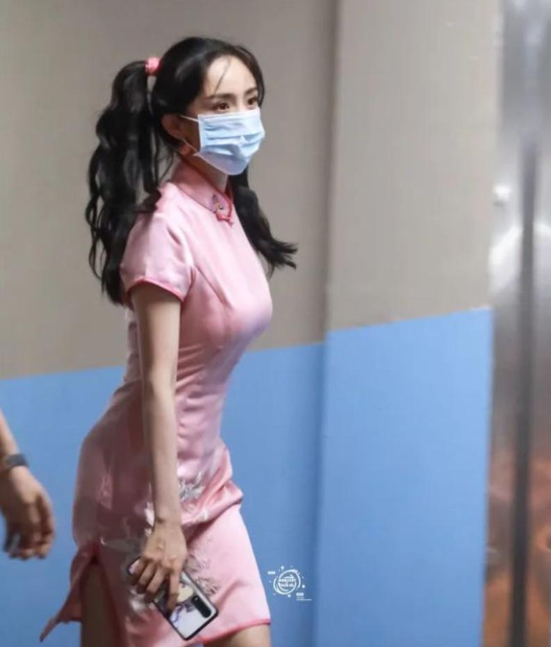 盘点有哪些明星在舞台上露过腹肌,假腹肌假翘臀