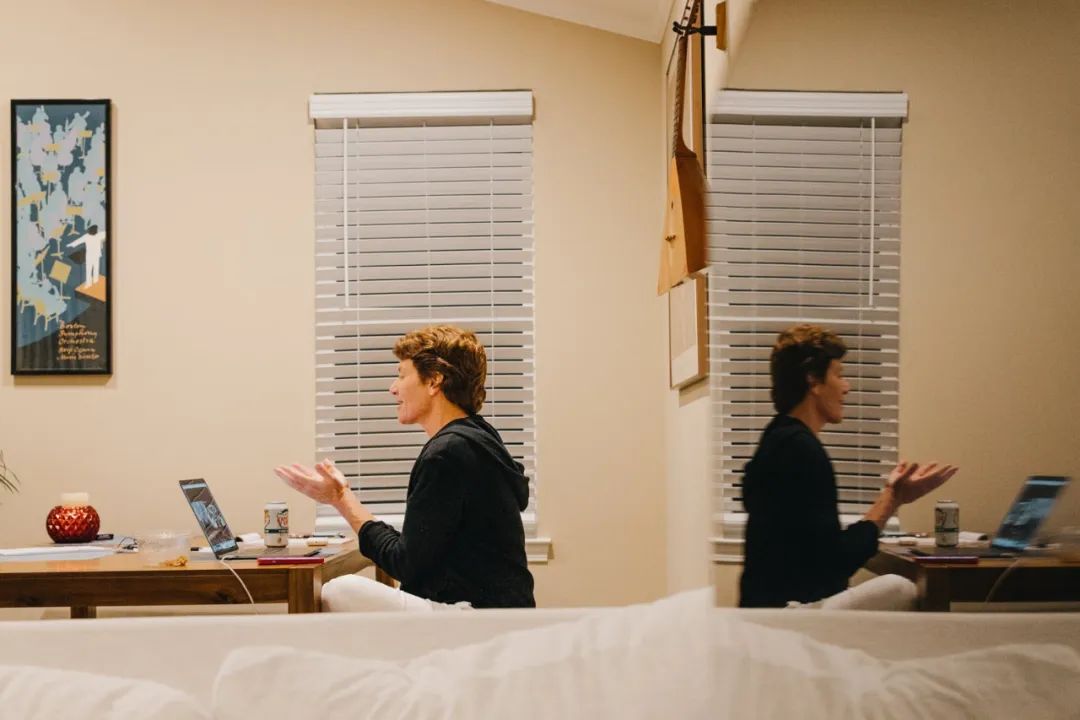 年度硬核女学霸爆红！当年是哈佛乐队键盘手，如今是诺贝尔得主…