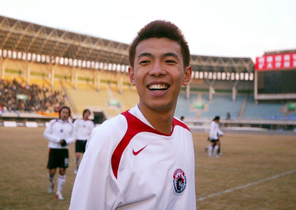 徐亮：中超任意球高手却被赵本山点名训斥，娶三任妻子如今成网红