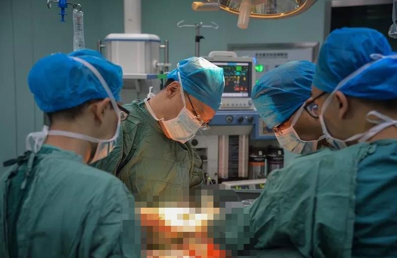 耳朵总是油得很还痒但掏不出东西,耳朵总痒却掏不出东西是咋回事