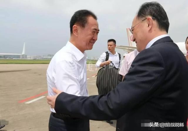 王健林之子王思聪现在的情况如何,王健林债务危机全过程