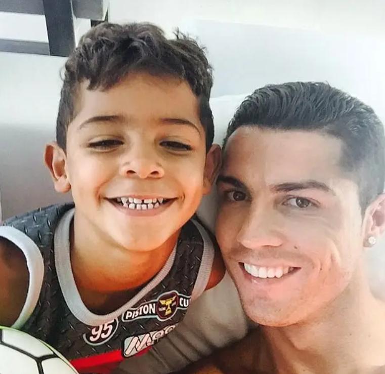 c罗12岁的视频,c罗12岁足球视频