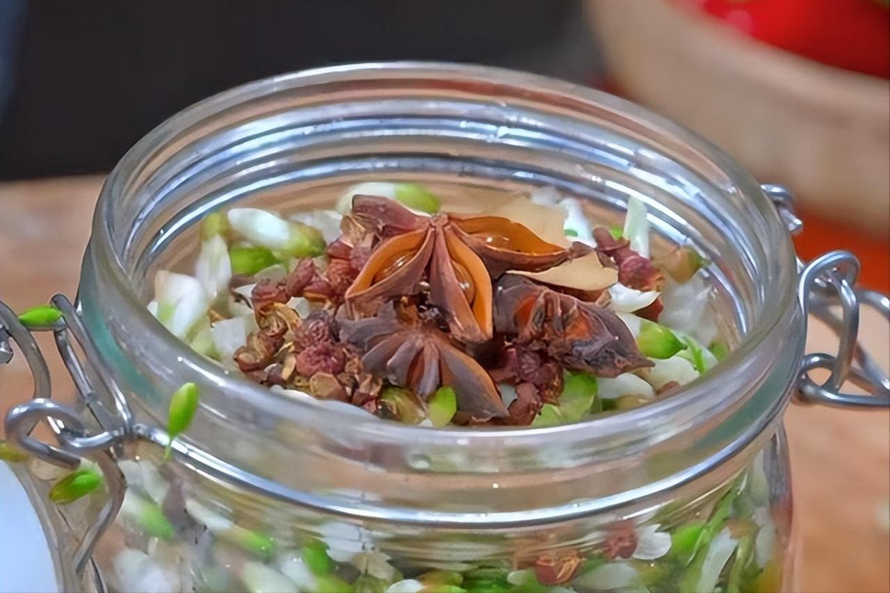 槐花怎么吃好吃又下饭,槐花一道绝佳的自然美食