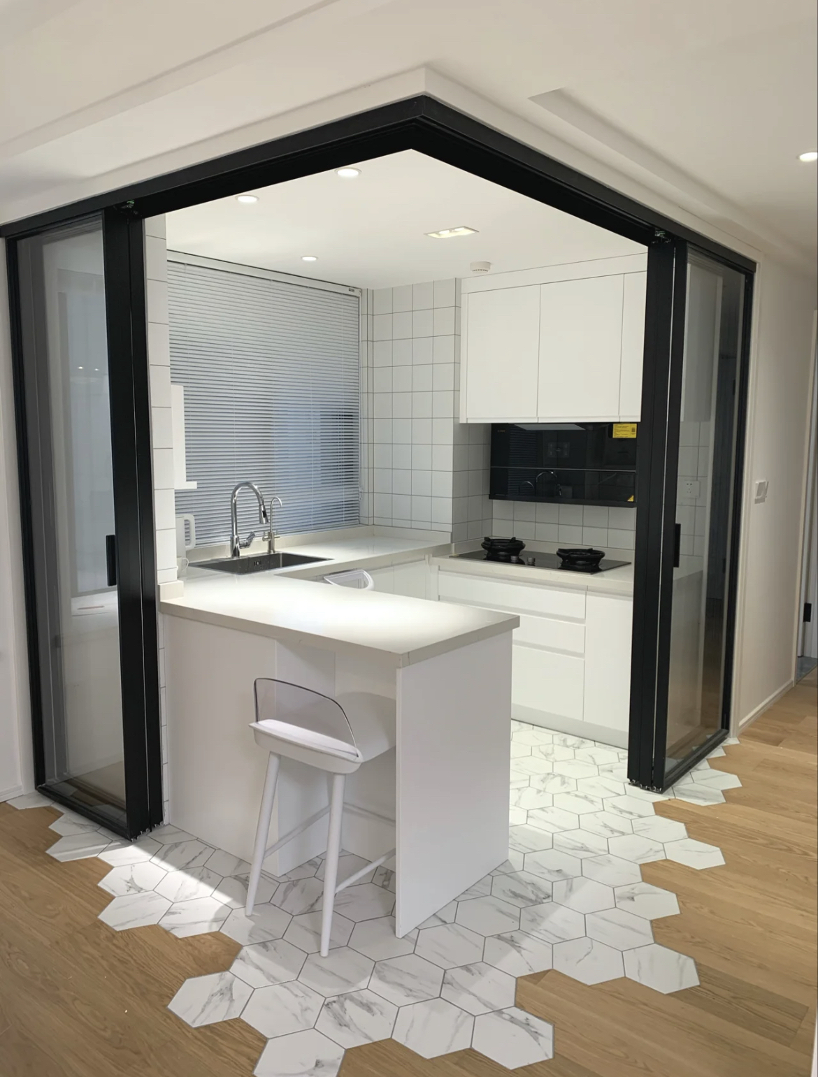 厨房地板铺什么地板砖好,地面有没有必要铺瓷砖木地板