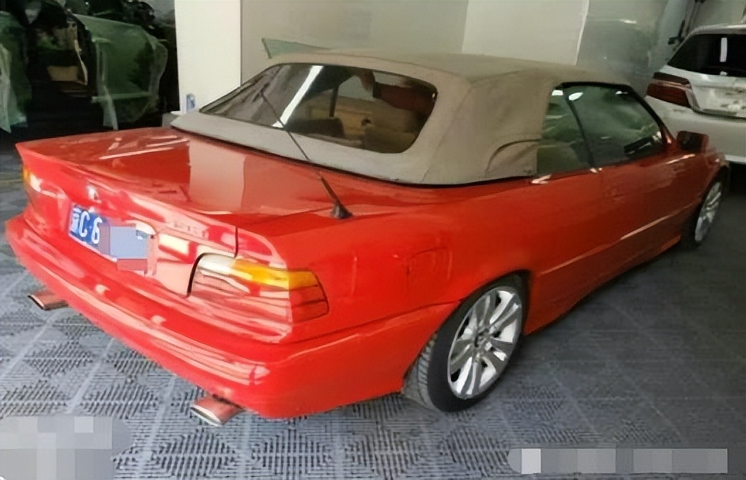 那英怒踹粉丝,那英当众踹粉丝惹争议