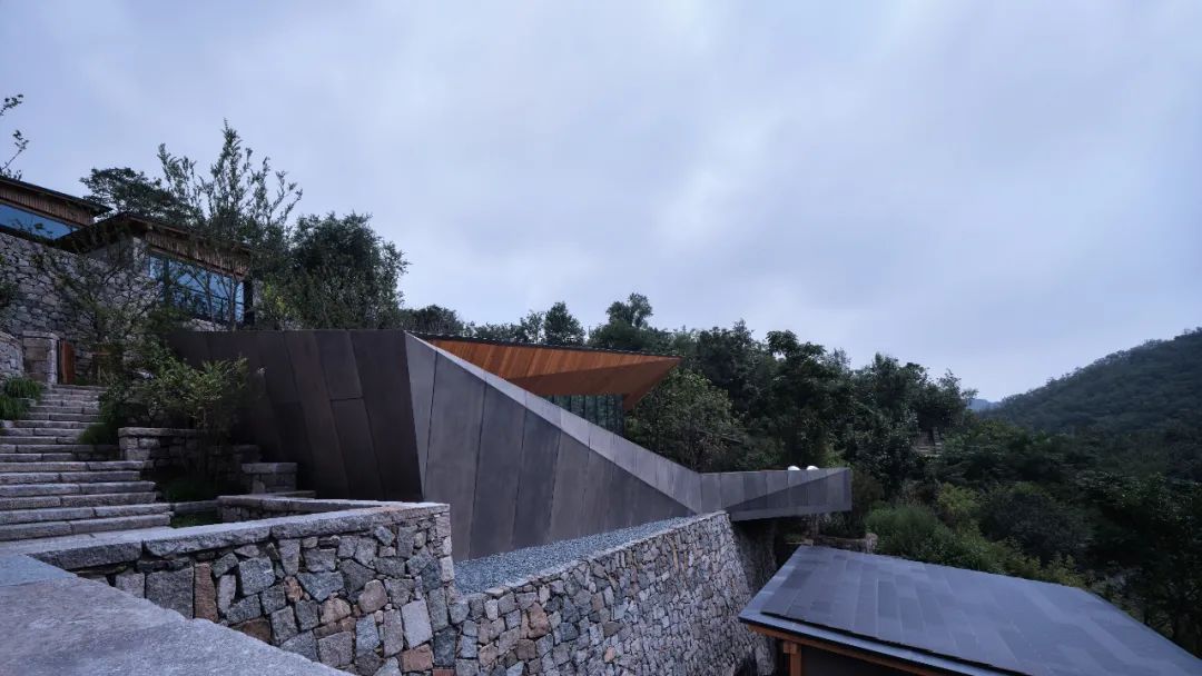 农村自建石头房,农村深山石头房