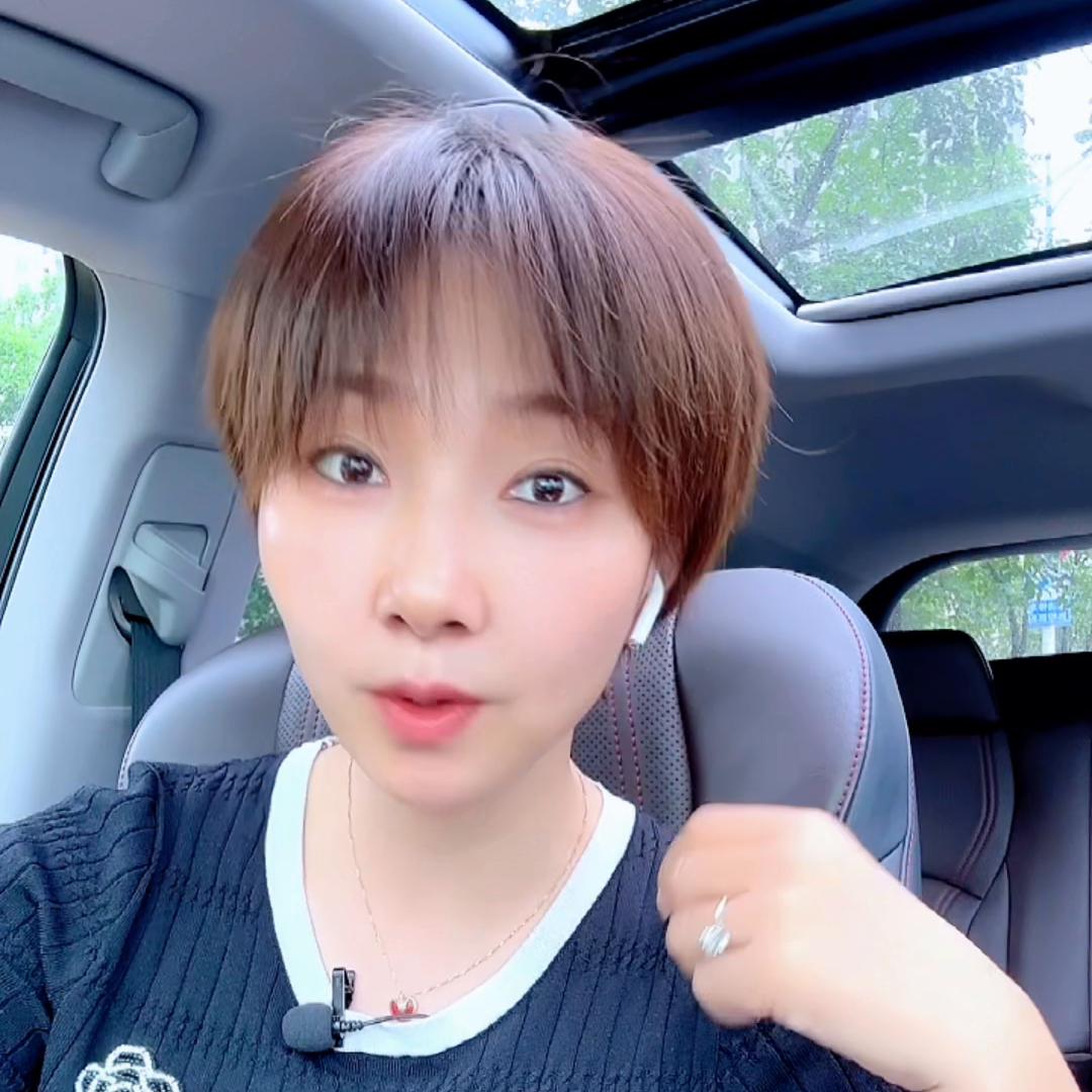 健康饮食每天吃多种水果和蔬菜,多吃蔬菜水果等健康饮食