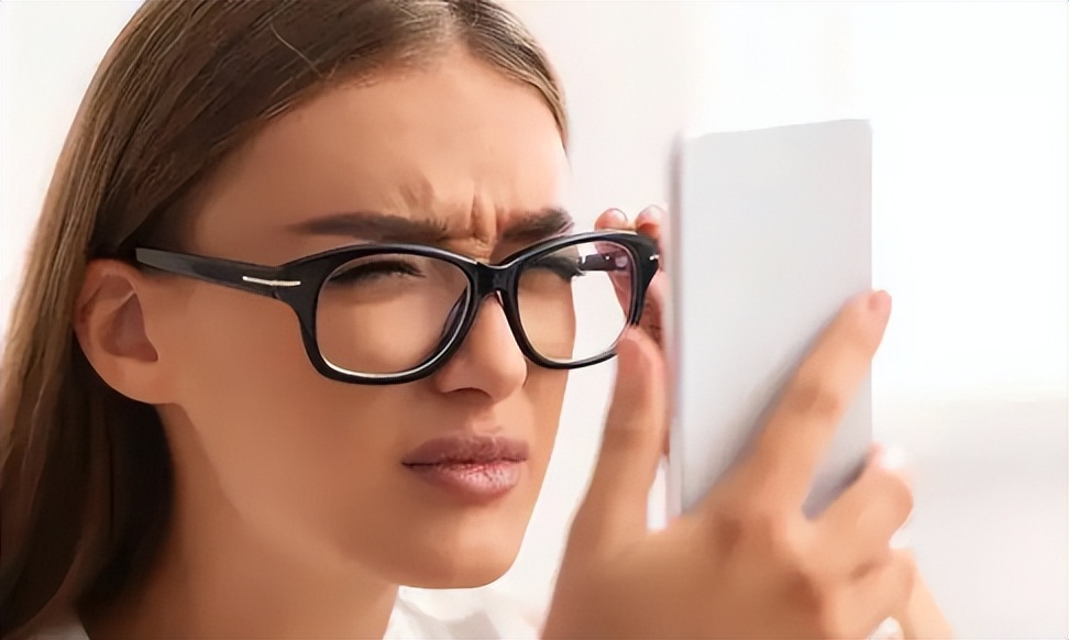 配眼镜实体店好还是网上好,实体眼镜店和网上配镜哪个好