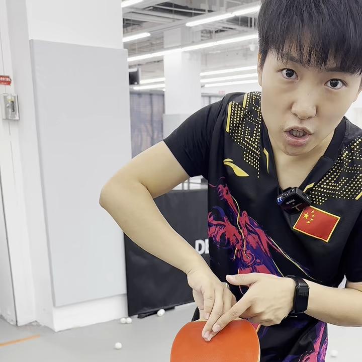 直拍横打发球手腕动作,直拍拉球手腕手指怎么瞬间发力