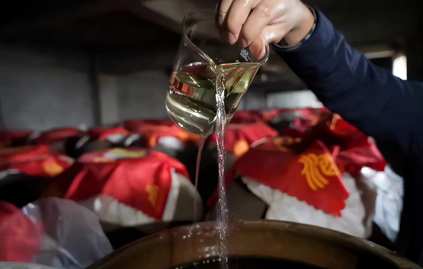 毒蛇泡酒还有毒吗,为什么毒蛇泡酒可以喝