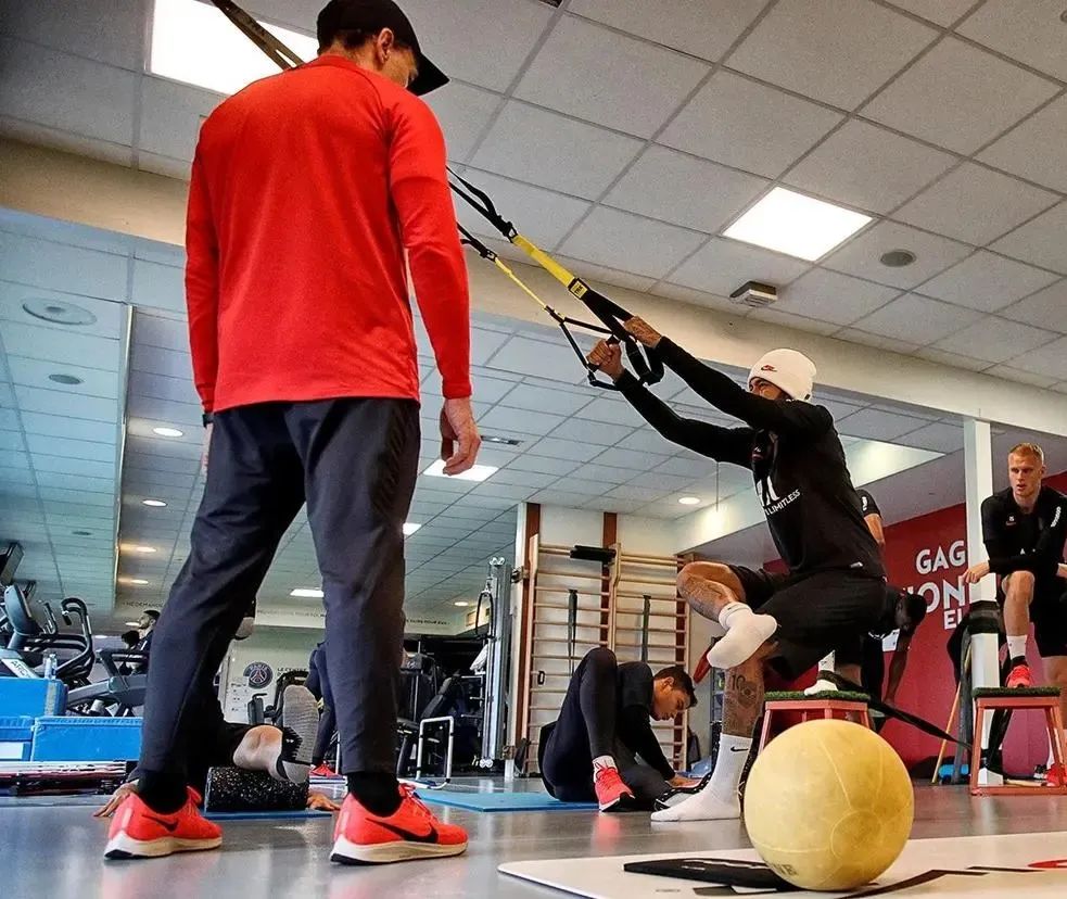 足球球星内马尔庆祝动作,内马尔健身训练