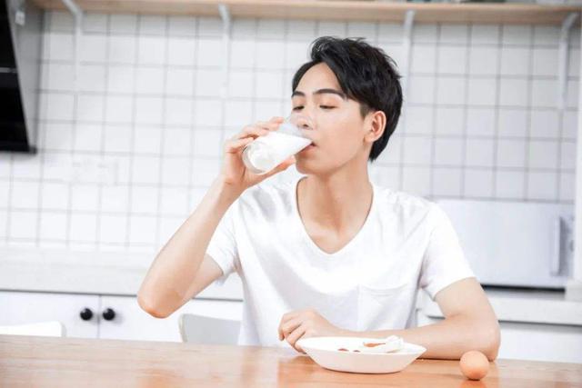 怎样才能长高小学生9-13岁一米七,一米七如何长高到一米八