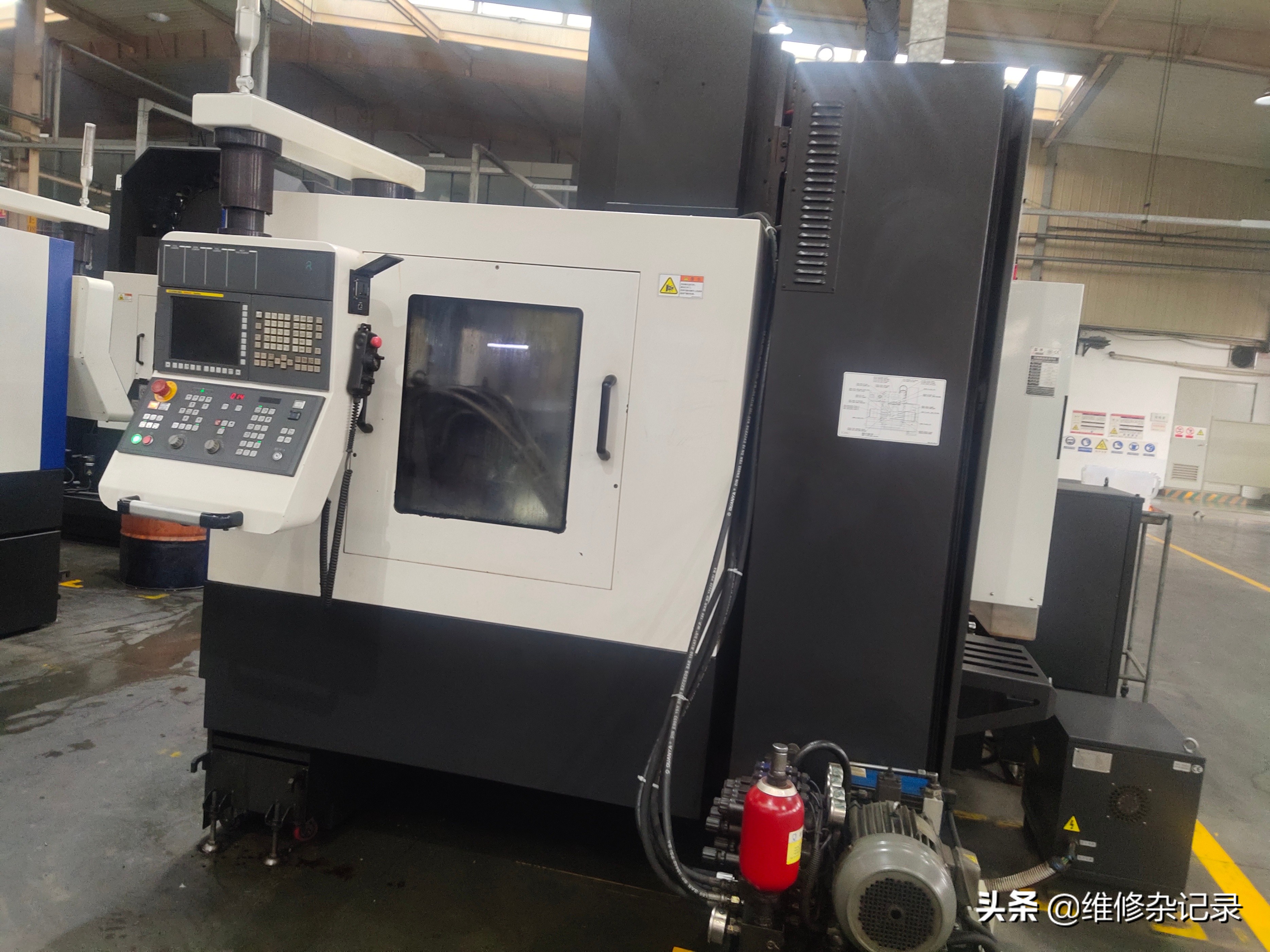 加工中心刀臂卡住了如何移动主轴,加工中心主轴刀柄吸住了怎么解决