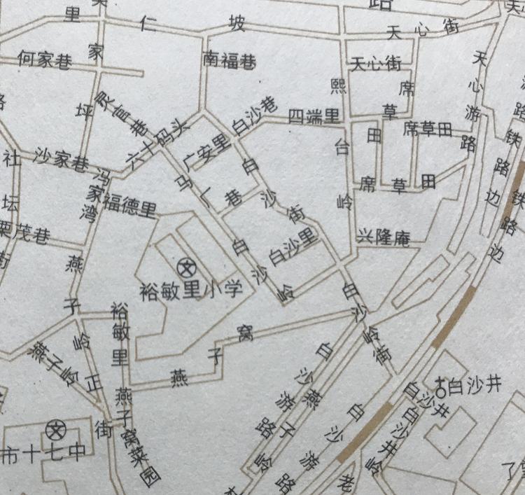 回龙山白沙路记忆：半边铁路，半边马路
