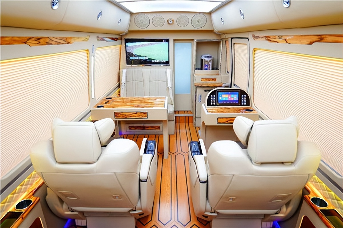 金旅考斯特和丰田考斯特区别,成都考斯特和丰田考斯特的区别