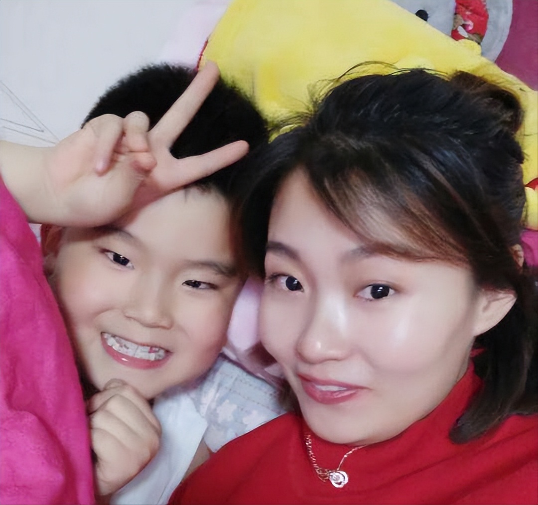 宝妈用奢侈护肤品，却给孩子喂临期奶粉，如此“差别教育”引热议