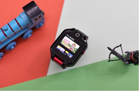 华为儿童手表5XPro深度体验：可翻转、可摘取屏幕，玩法更有趣