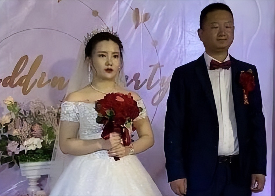 网红giao哥回应酒吧演出被打,网红giao哥现身酒吧捞金十分钟