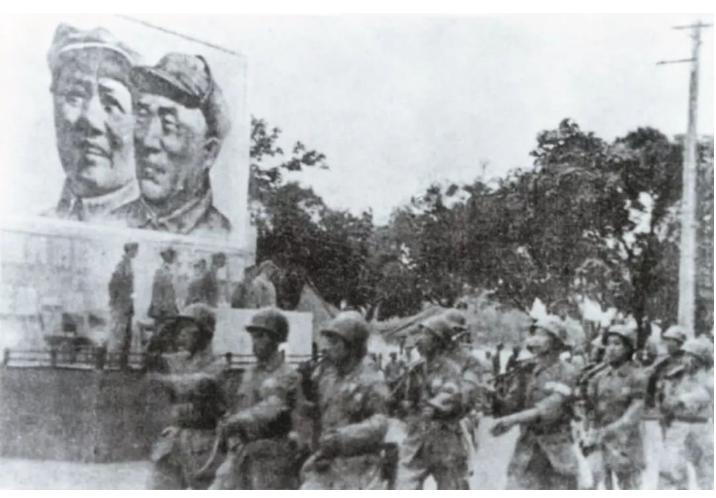 副艇长和小卖店老板娘偷情被举报，竟意外揭开特务惊天阴谋