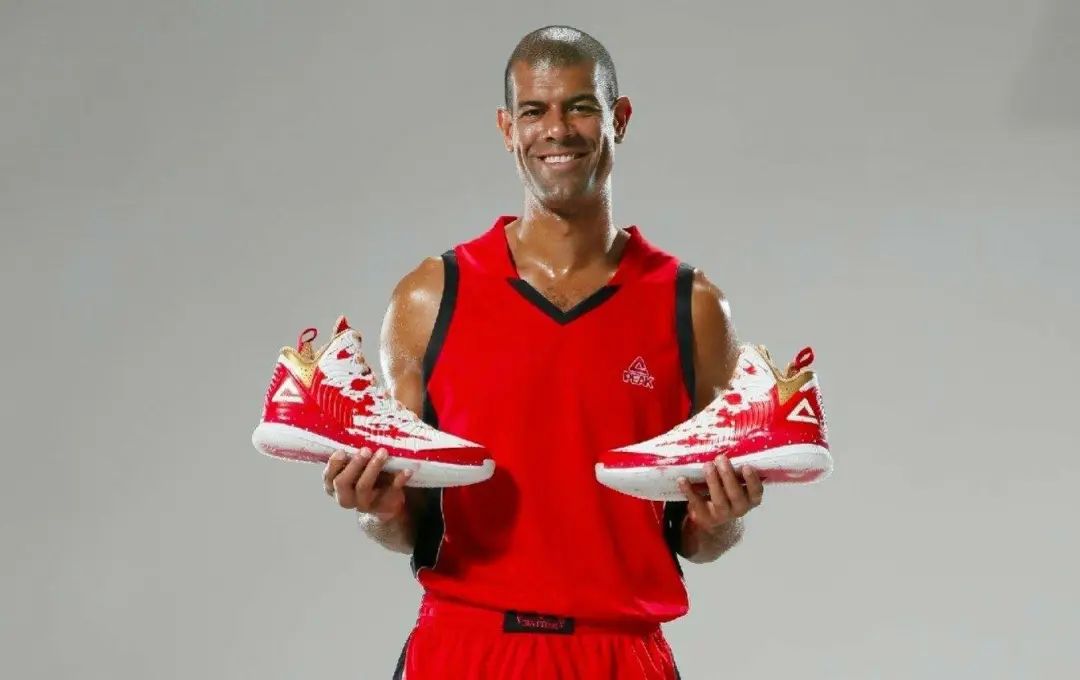 他才是匹克的良心代言人?一双签名鞋穿了六年!维金斯快学学吧