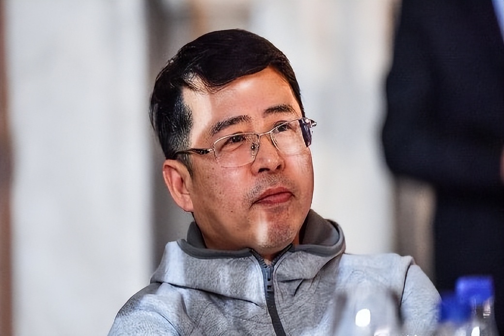 *养包**女大学生，口无遮拦被除名，前央视主持人阿丘现已走向末路