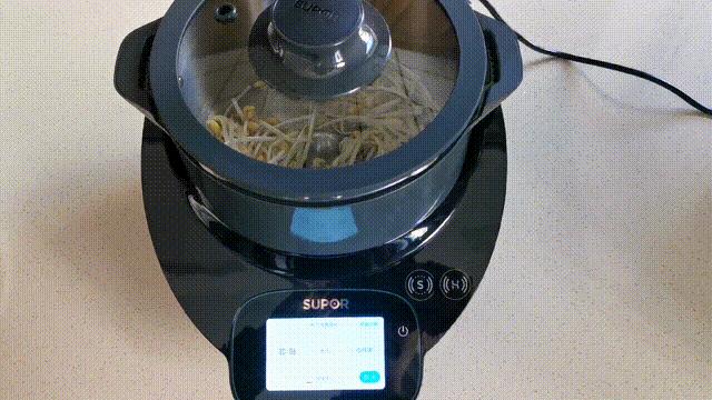 黑科技与顶级大厨交锋,厨房黑科技苏泊尔小c主厨料理机