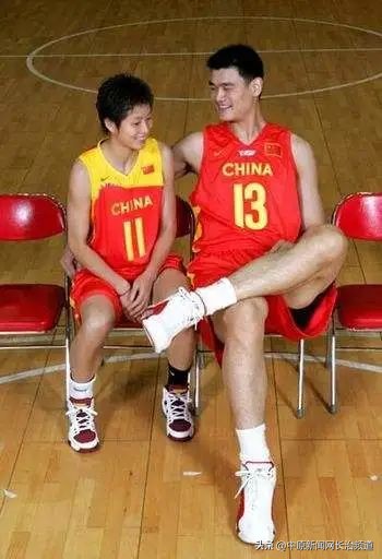 女篮里为啥有个男的,女篮神秘人资讯