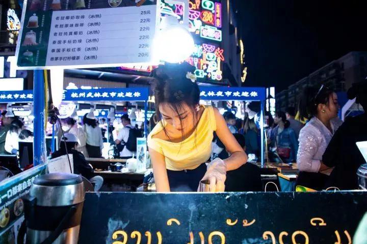 95后空姐夜市摆摊卖奶茶,95后空姐辞职夜市摆摊卖咖啡奶茶
