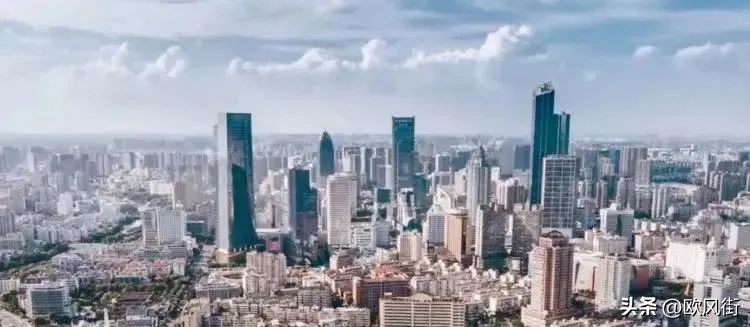 敢向潮头立解说,敢向潮头立是什么意思