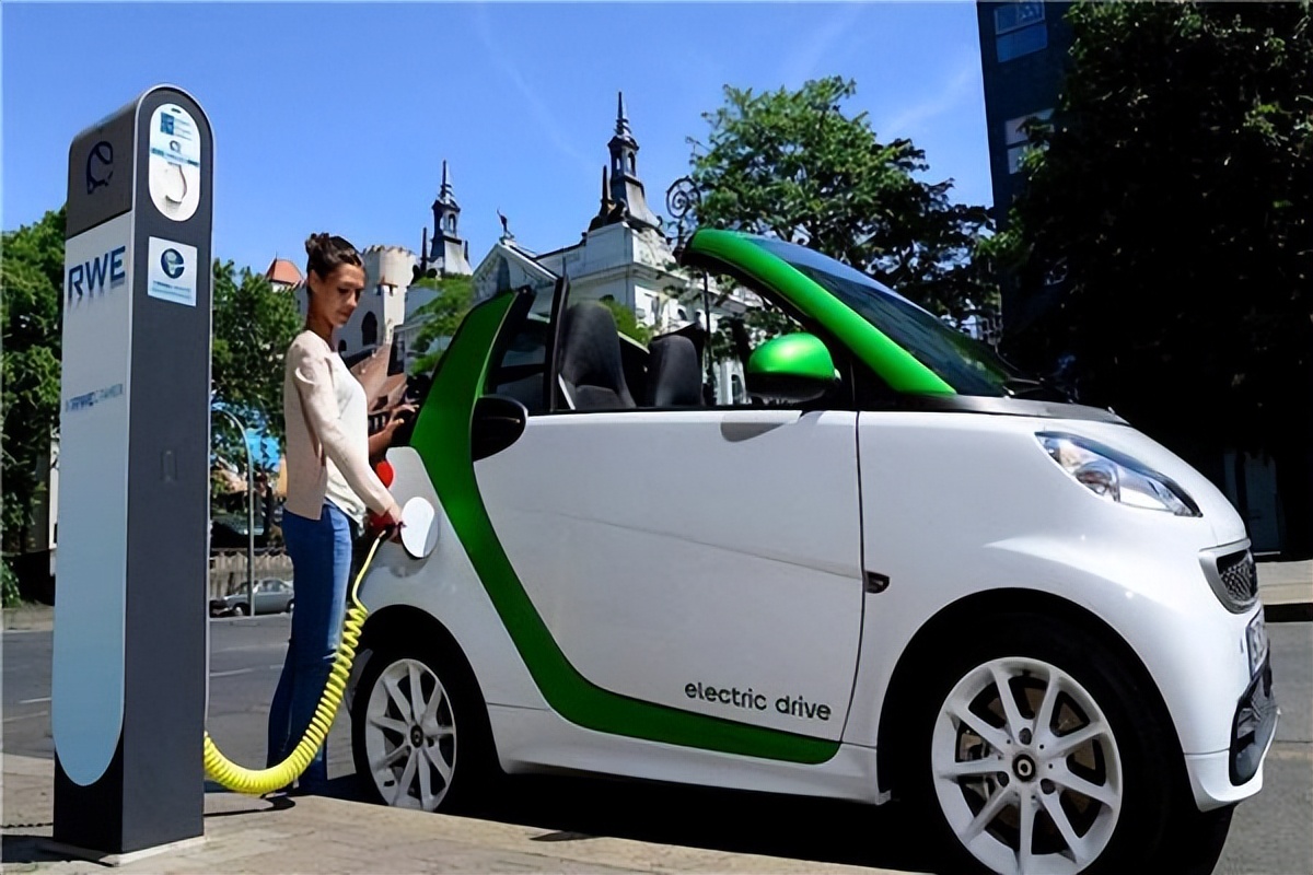 新能源汽车费用和燃油车对比,新能源汽车开着比燃油车省钱吗