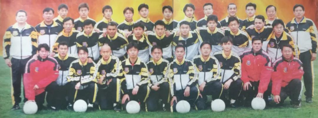 足球照片高清大图,原成都五牛足球队照片和名单