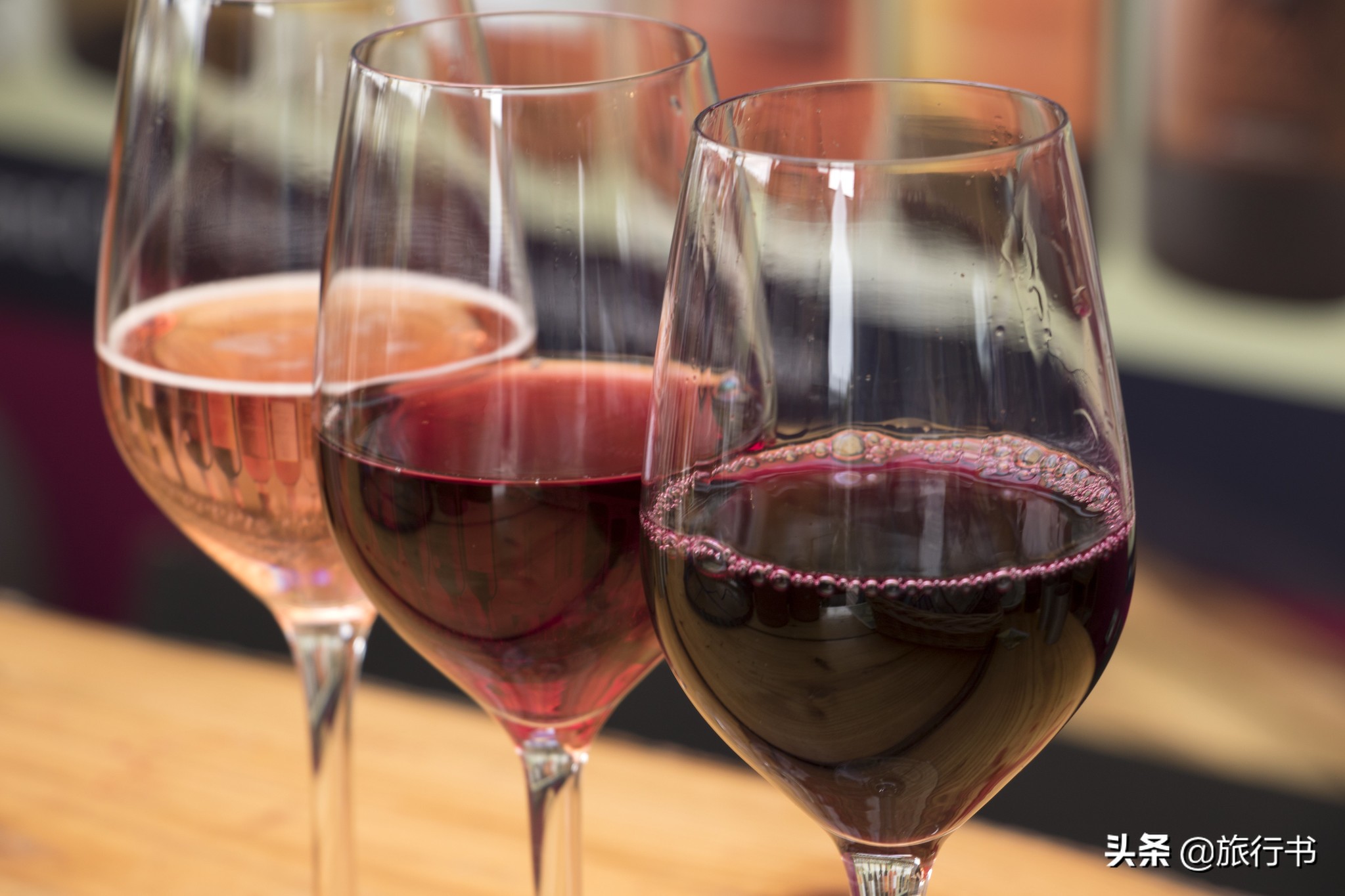 智利葡萄酒和法国葡萄酒哪个好些 (智利葡萄酒和中国葡萄酒口感对比)