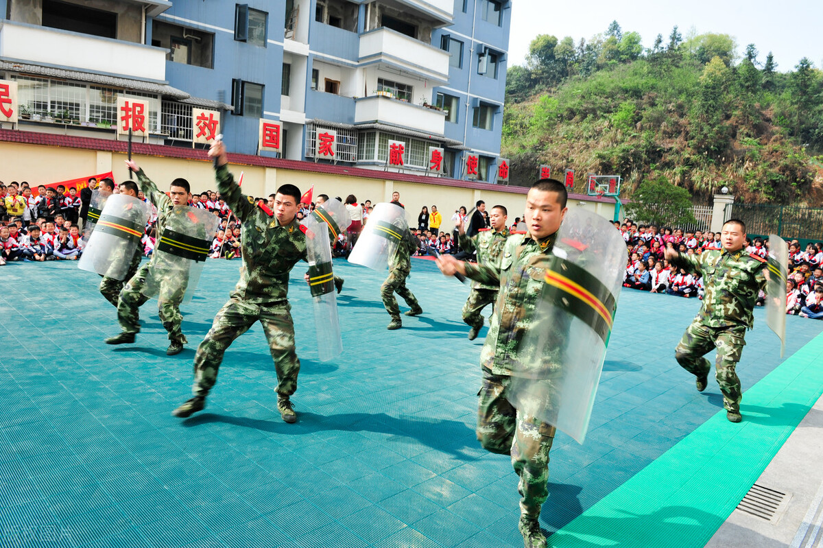 不要好奇别人的生活跟你没关系,不要好奇外面的世界