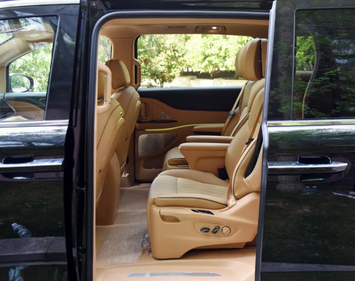 岚图梦想家mpv混动版用车感受,全球首款新能源mpv岚图梦想家