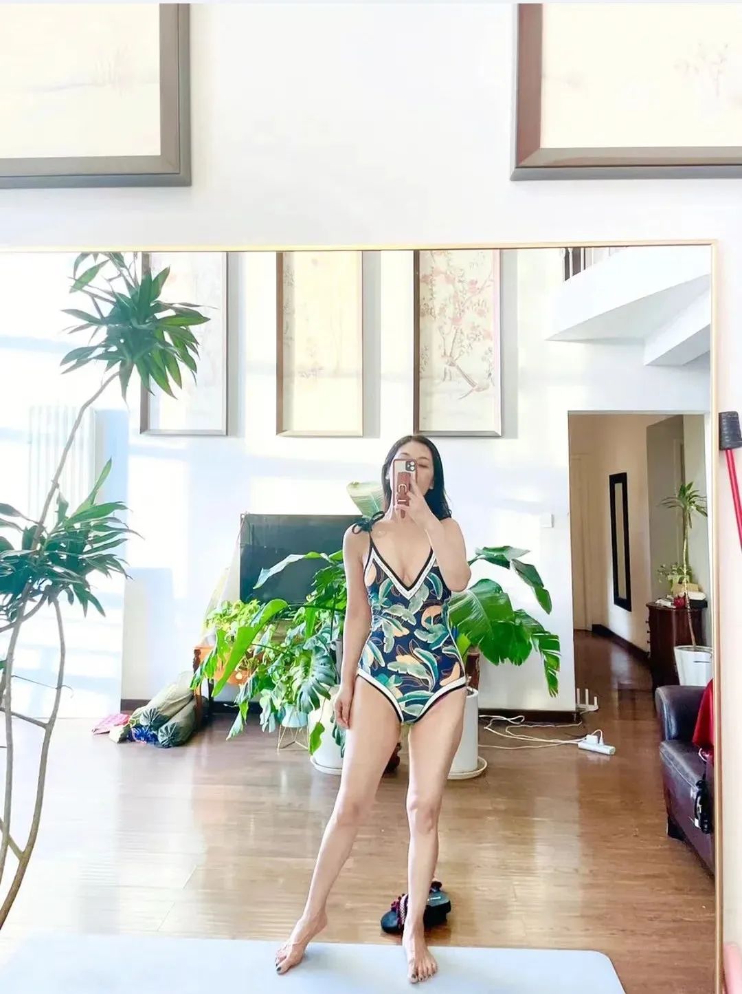 超好看的泳衣推荐,小众的连体泳衣靓丽而又优雅