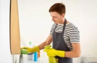 月薪8000男保姆,男保姆一年工资多少