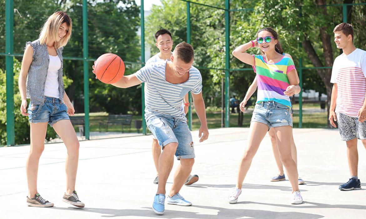 父母身高一般，从小坚持做对3件事，14岁儿子也能长成1米8大高个