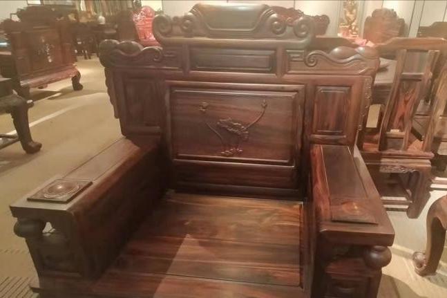 阔叶黄檀财源滚滚十一件套沙发,29800的阔叶黄檀沙发款式新奇