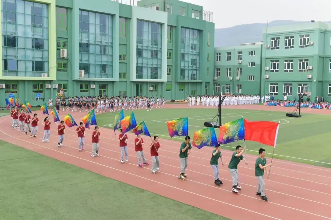 两千学生霸气登场的中杉金杉树体育节！泰酷辣！