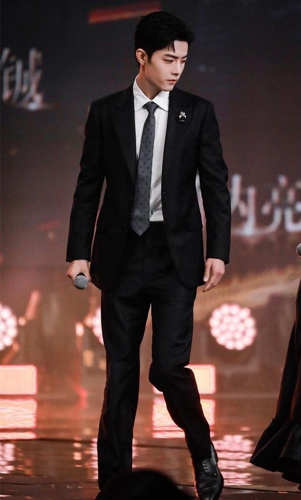 十位穿西装的男明星你最喜欢谁,穿西装很帅的一个男的