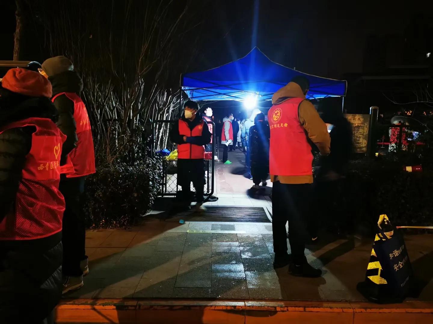 赞抗疫英雄七言律诗,赞抗疫医护诗词