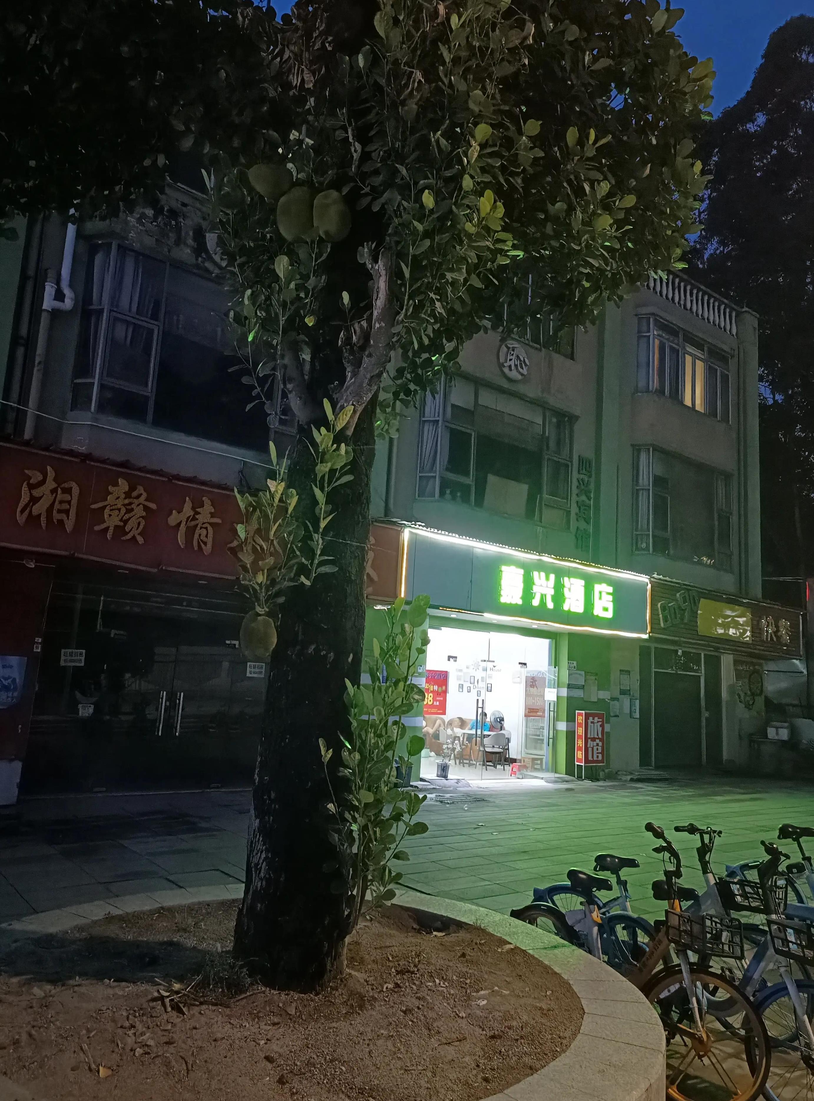 当新安厂解散的消息传来，周边的商家们纷纷感到了无法...